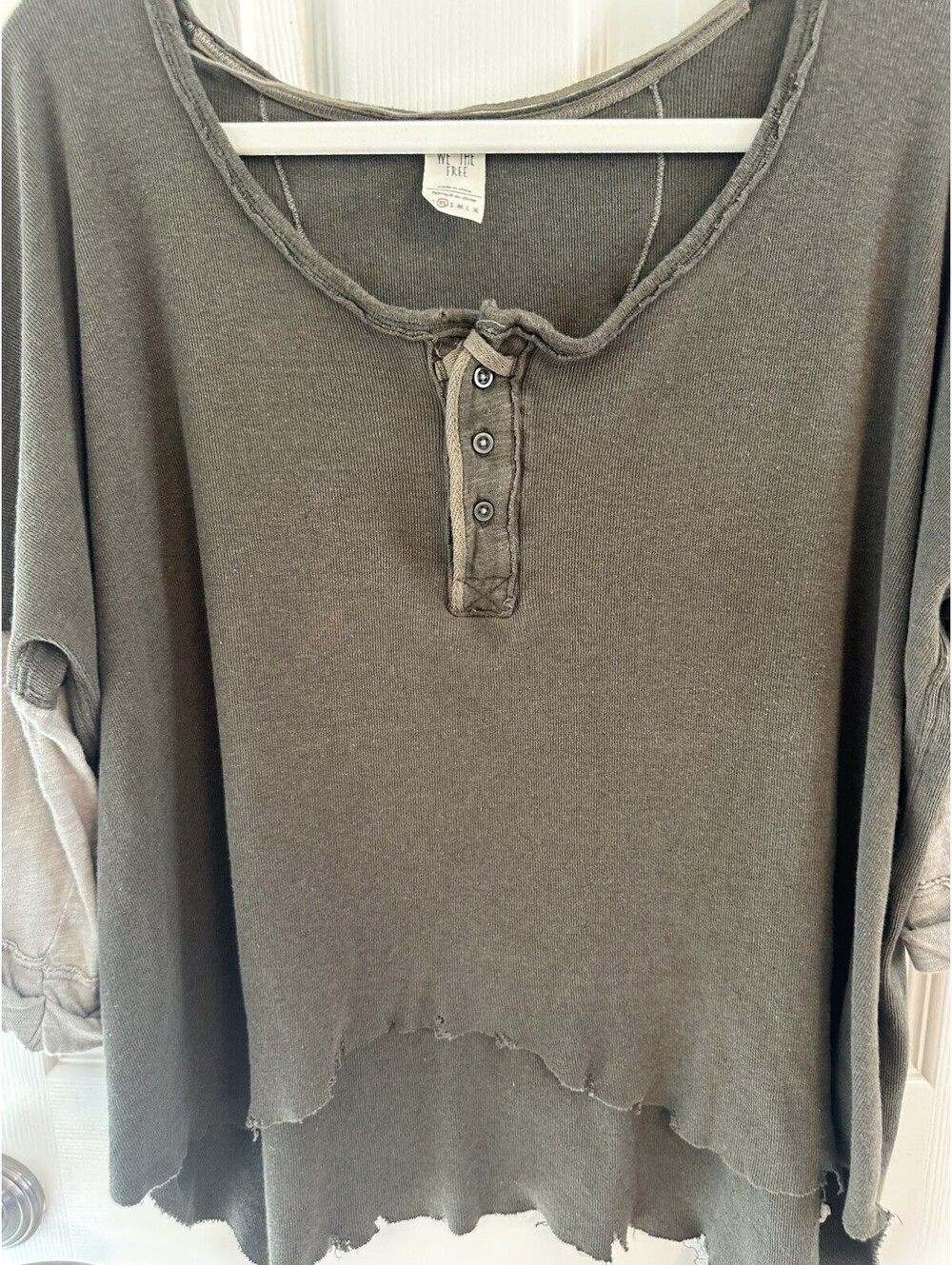 We The Free Women’s Army Green/taupe slve Oversized Frayed Shirt Cotton Size XS - Picture 3 of 8